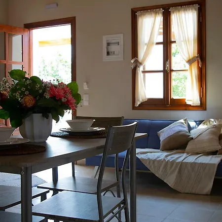 Sea And Creek קאטליוס